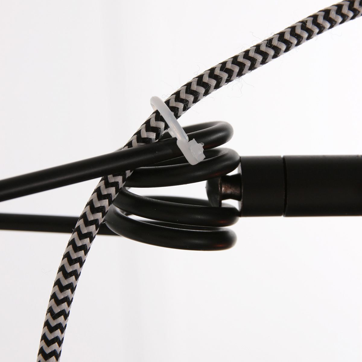 Wandleuchte aus schwarzem Metall mit schwenkbarem Arm und goldenen Details – H20 cm