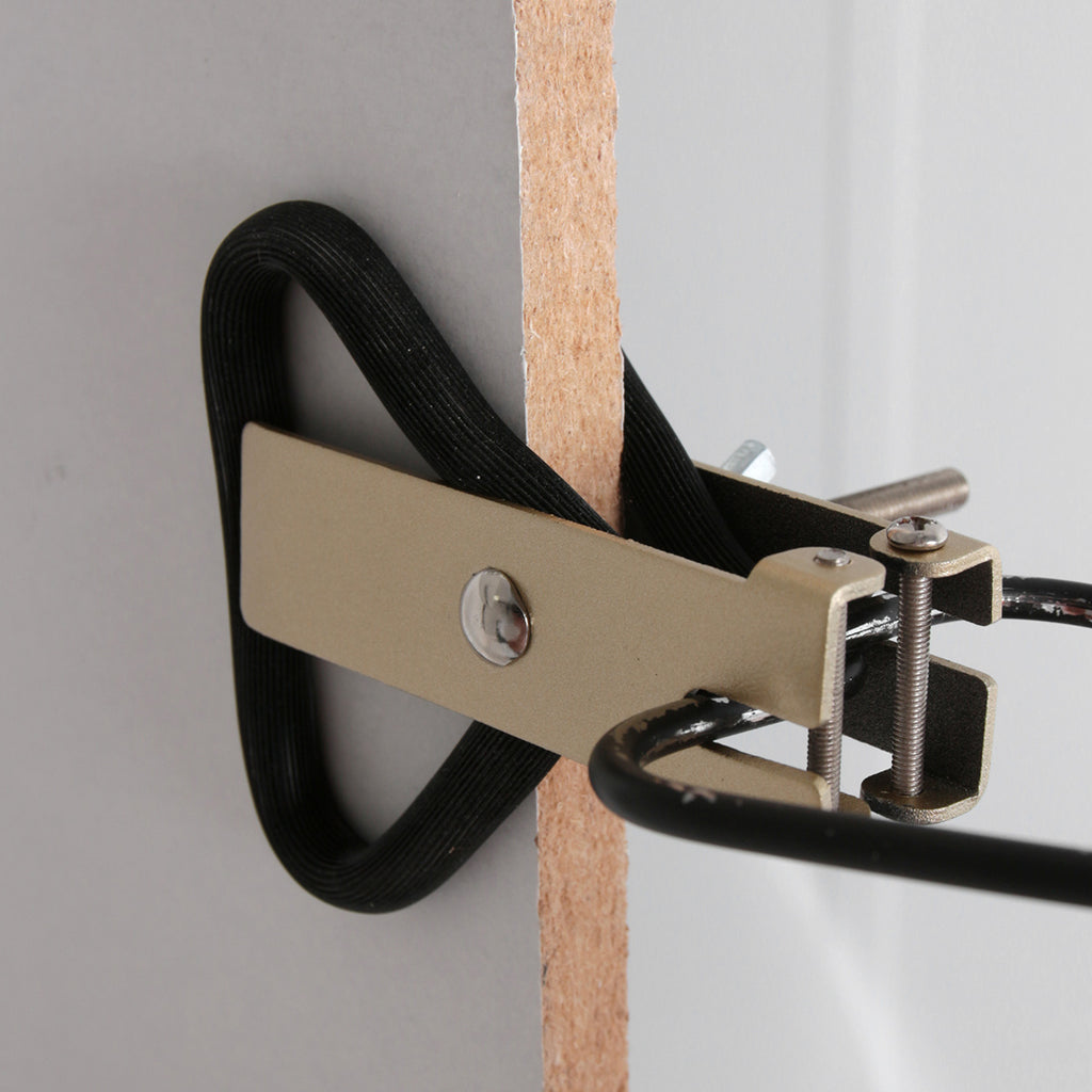 Wandleuchte aus schwarzem Metall mit schwenkbarem Arm und goldenen Details – H20 cm