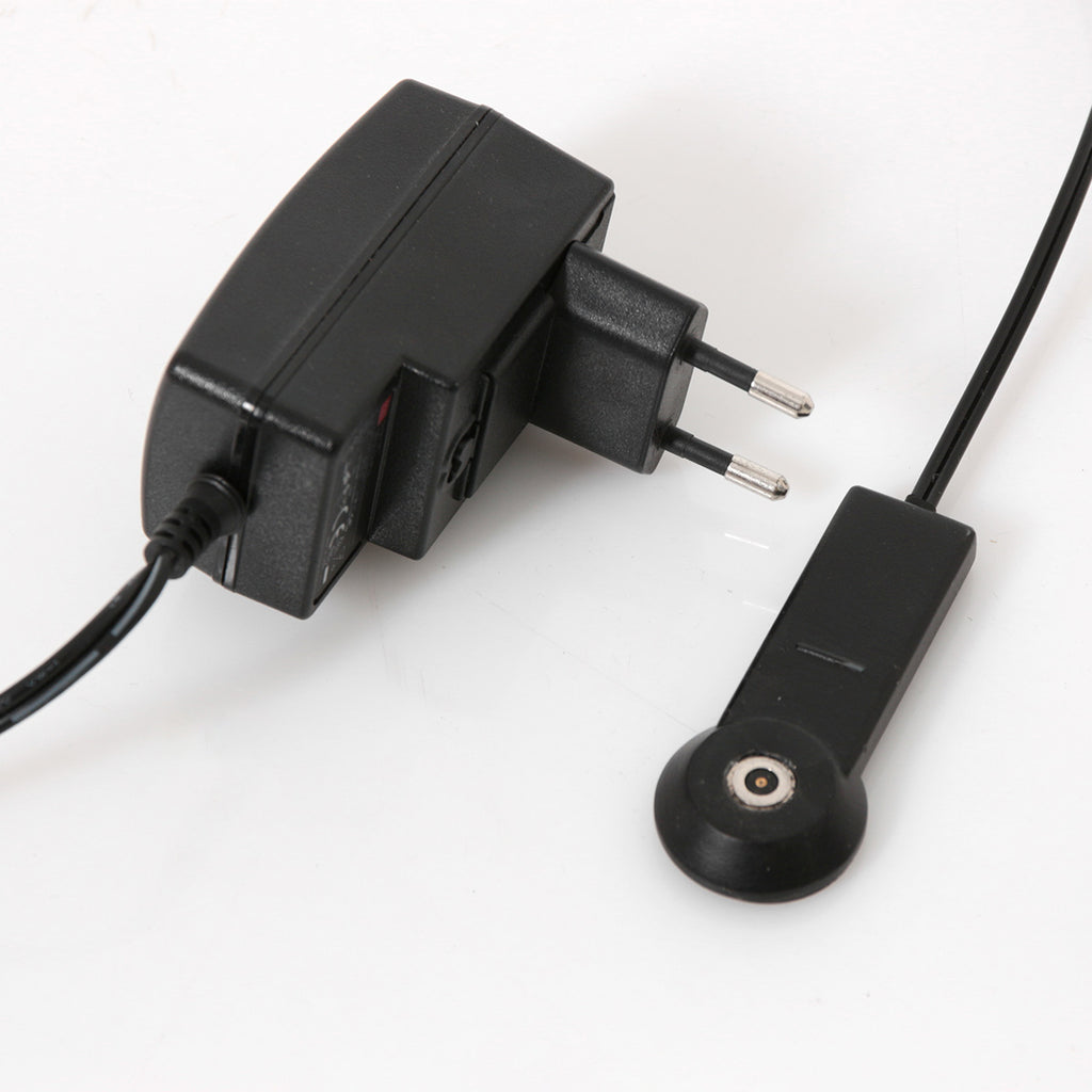 Stehlampe aus schwarzem Metall mit Gelenkarm, akkubetrieben und dimmbar – H140 cm