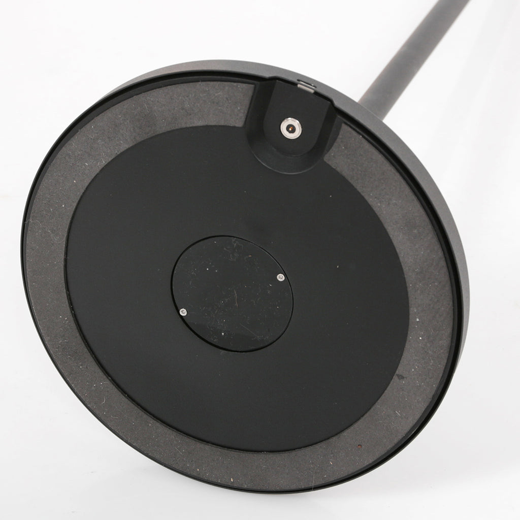 Stehlampe aus schwarzem Metall mit Gelenkarm, akkubetrieben und dimmbar – H140 cm