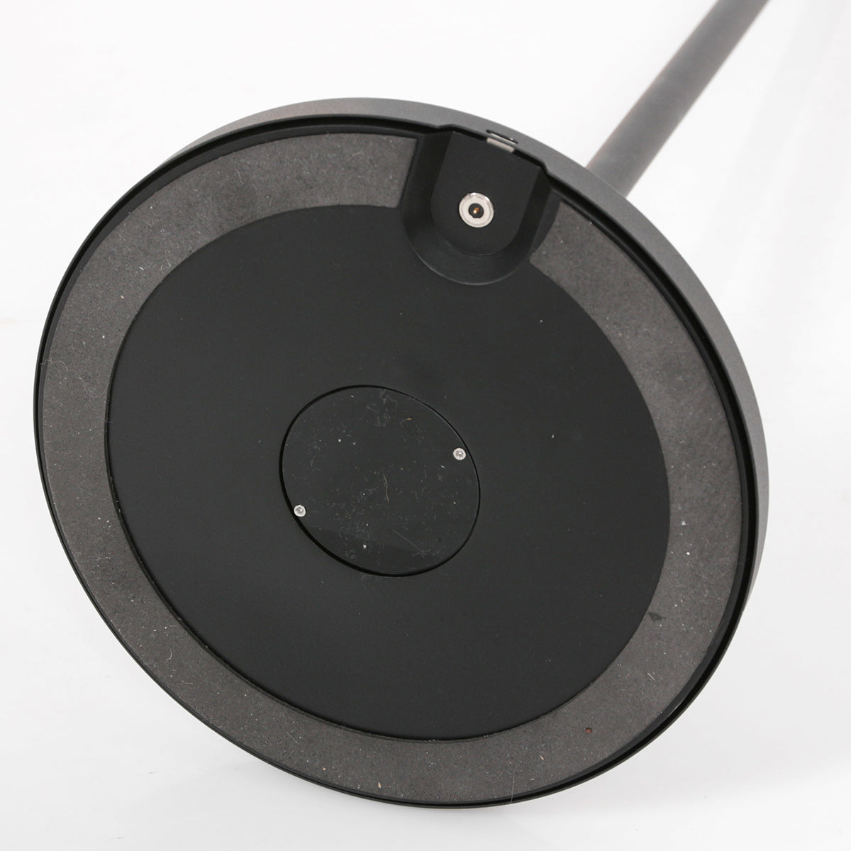 Stehlampe aus schwarzem Metall mit Gelenkarm, akkubetrieben und dimmbar – H140 cm
