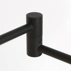 Stehlampe aus schwarzem Metall mit Gelenkarm, akkubetrieben und dimmbar – H140 cm