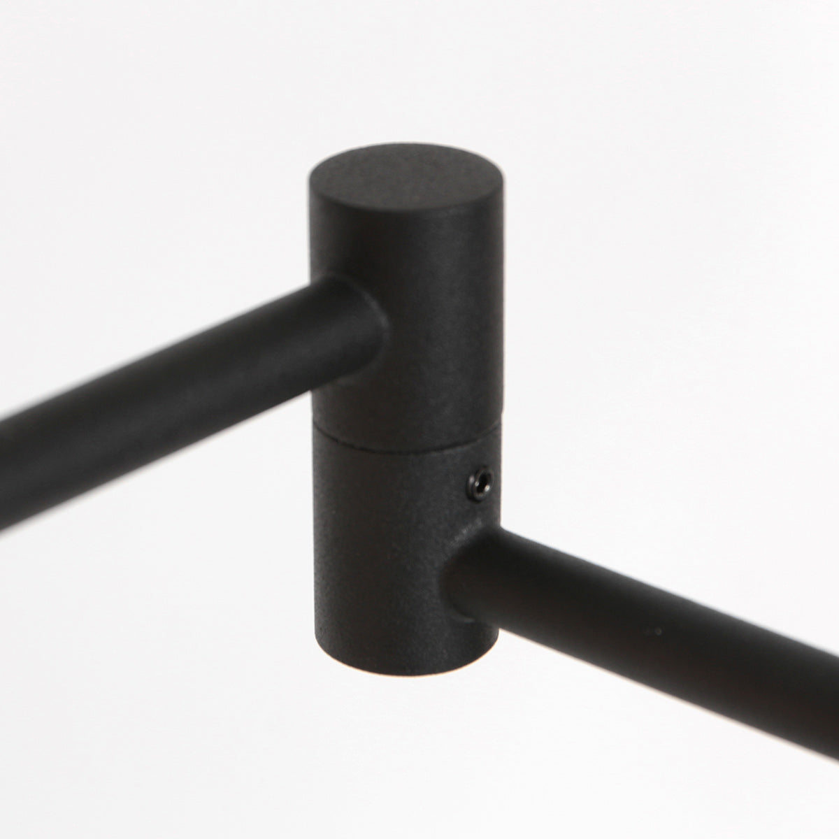 Stehlampe aus schwarzem Metall mit Gelenkarm, akkubetrieben und dimmbar – H140 cm