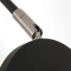 Stehlampe aus schwarzem Metall mit Gelenkarm, akkubetrieben und dimmbar – H140 cm