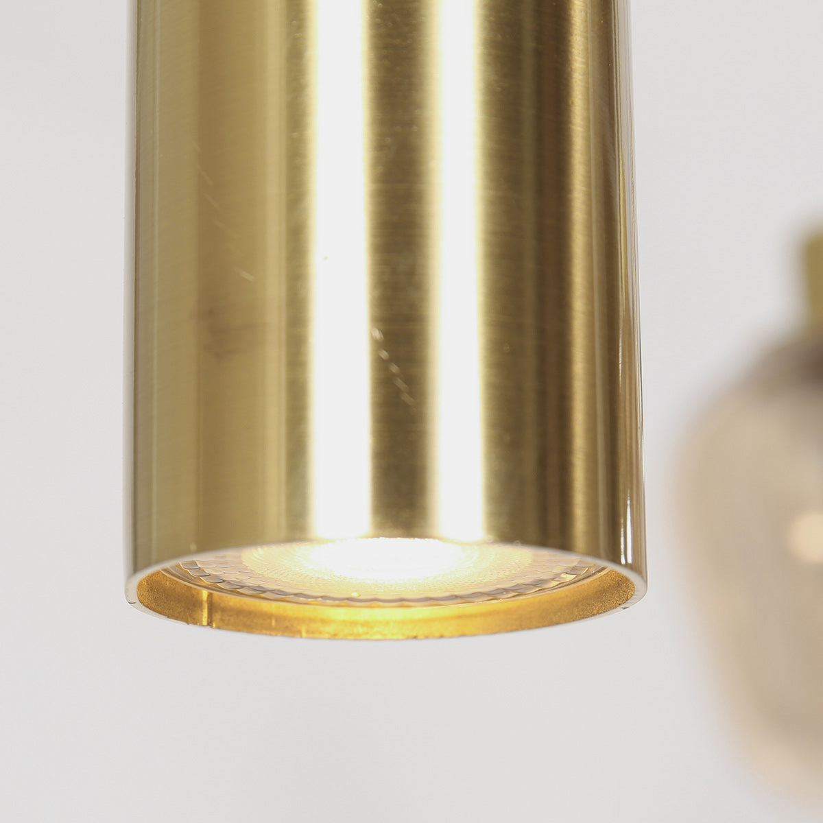 Mehrflammige Hängeleuchte aus Bernsteinglas in Messingoptik für warmes Licht – 140x44 cm