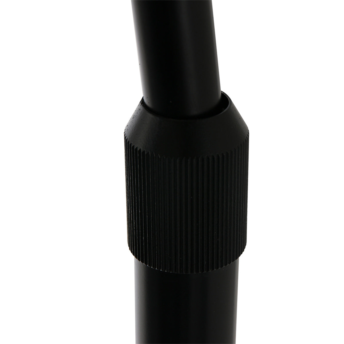 Bogenlampe aus schwarzem Metall mit offenem Bambusschirm – H240 cm