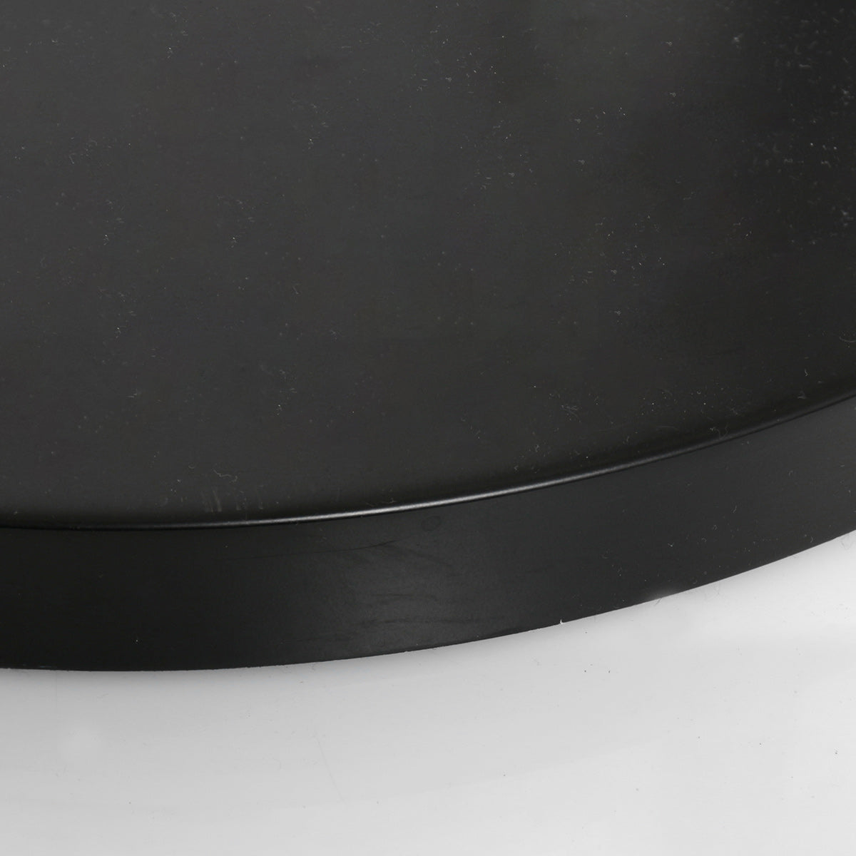 Bogenlampe aus schwarzem Metall mit offenem Bambusschirm – H240 cm