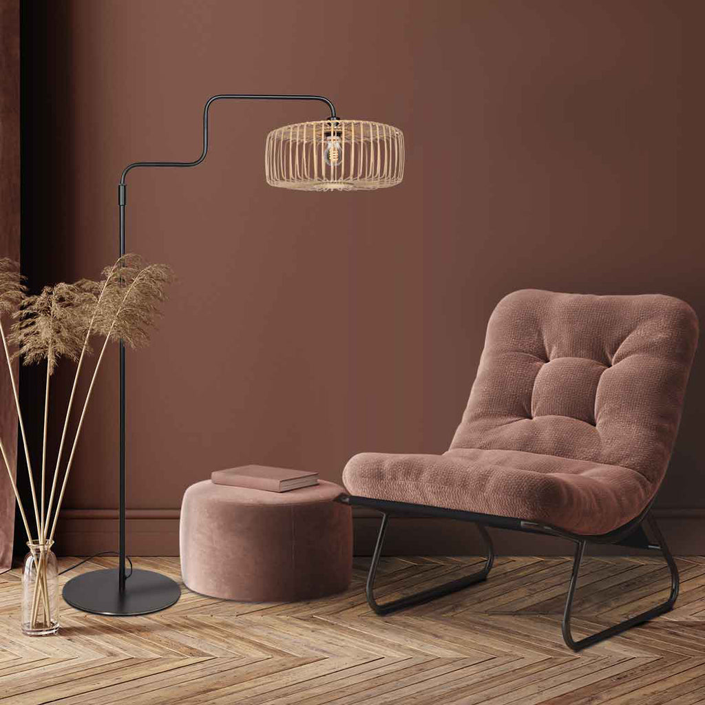 Stehlampe aus Metall in Schwarz mit Rattanschirm, schwenkbar – H165 cm