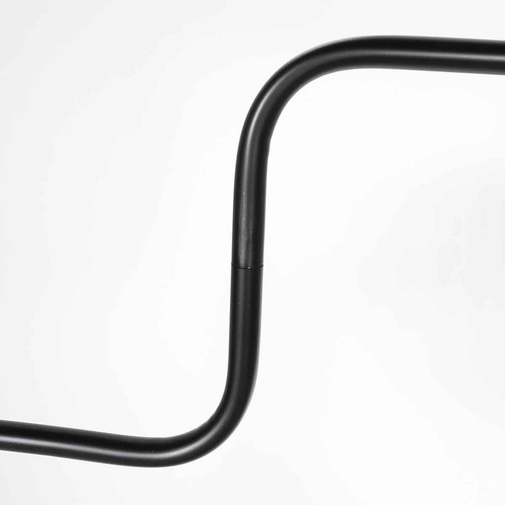 Stehlampe aus schwarzem Metall mit gebogenem Arm und zylindrischem Schirm – H165 cm