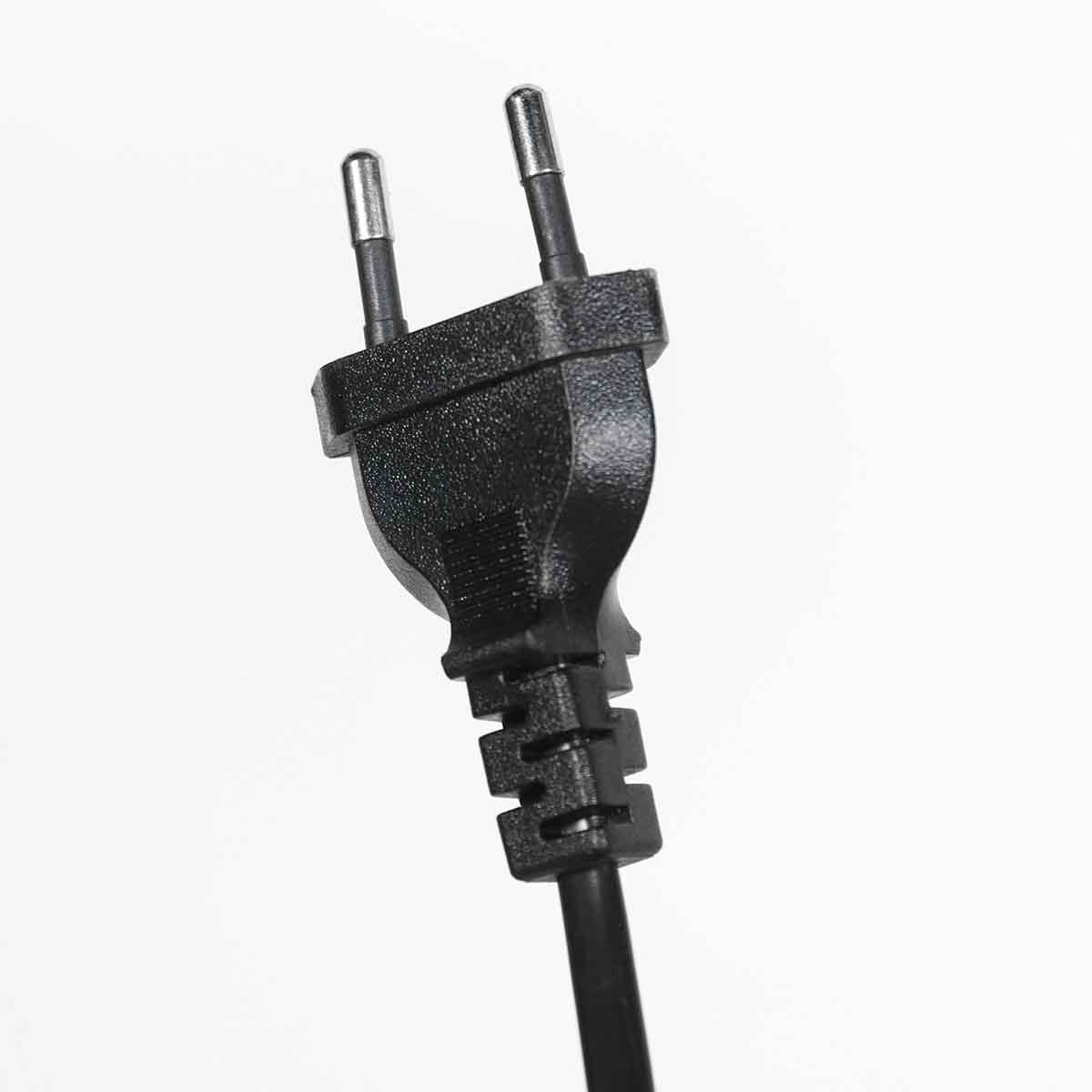 Stehlampe aus schwarzem Metall mit gebogenem Arm und zylindrischem Schirm – H165 cm