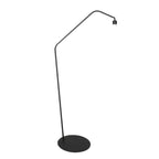 Stehlampe aus schwarzem Metall mit Auslegerarm und Schirm im Rohrgeflecht-Muster – H173 cm
