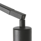 Stehlampe aus schwarzem Metall mit abgewinkeltem Arm und weißem Schirm – H173 cm
