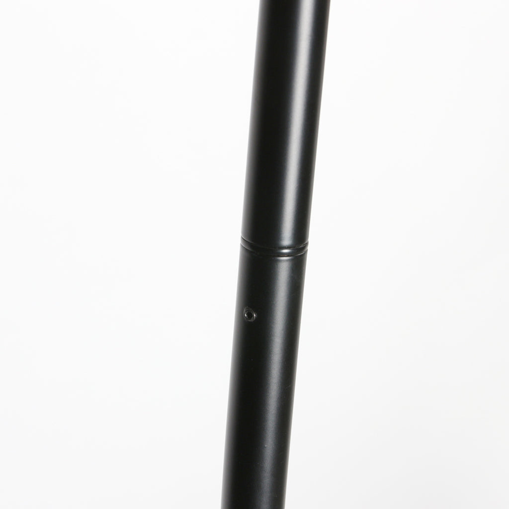 Bogenlampe aus schwarzem Metall mit Schirm aus Naturfasern – H210 cm
