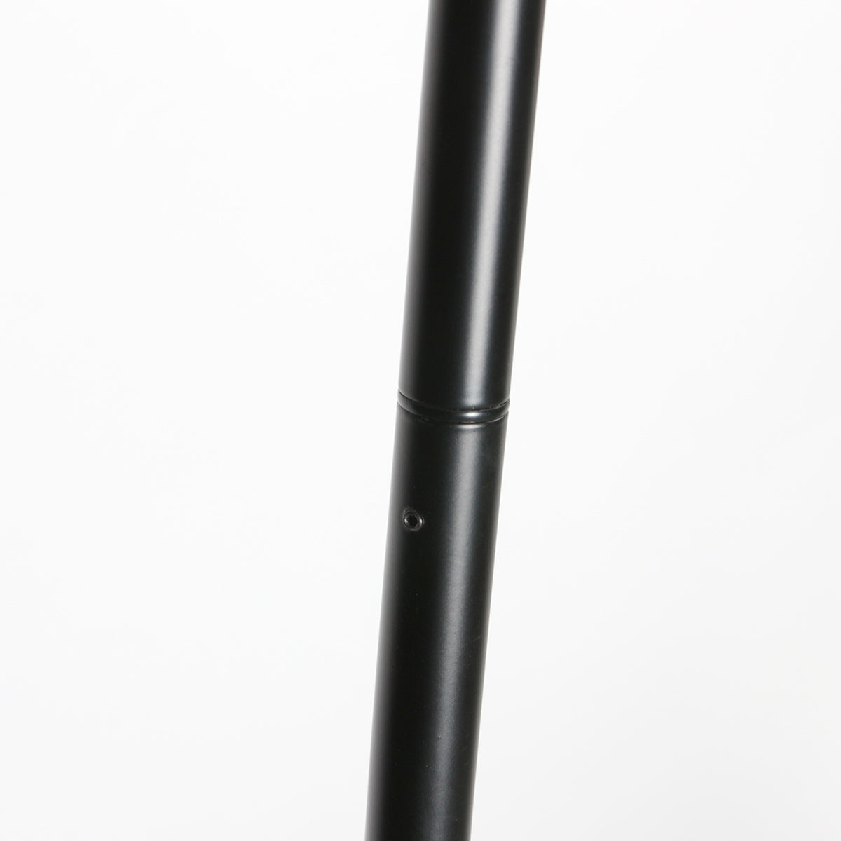 Stehlampe aus schwarzem Metall mit Schirm aus geflochtenem Rattan Natur – H190 cm