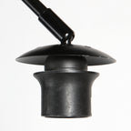 Schwarze Stehlampe mit Schirm aus geflochtenem Bambus und Bogenarm – H193 cm