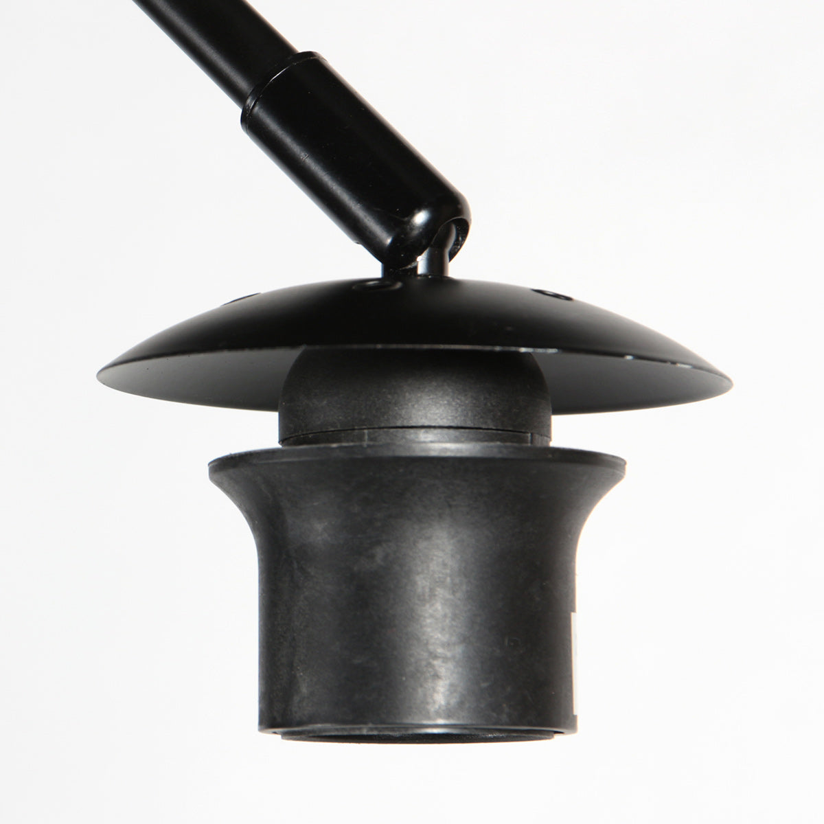 Bogenlampe aus Metall in Schwarz mit Rattanschirm – H193 cm