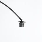 Bogenlampe aus Metall in Schwarz mit Rattanschirm – H193 cm