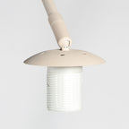 Bogenlampe aus geflochtenem Rattan in Creme mit rundem Schirm – H240 cm