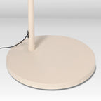Bogenlampe aus geflochtenem Rattan in Creme mit rundem Schirm – H240 cm