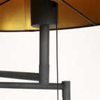 Stehlampe aus Metall in Mattschwarz mit goldfarbenem Schirminneren – H154 cm
