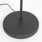 Stehlampe aus Metall in Mattschwarz mit goldfarbenem Schirminneren – H154 cm