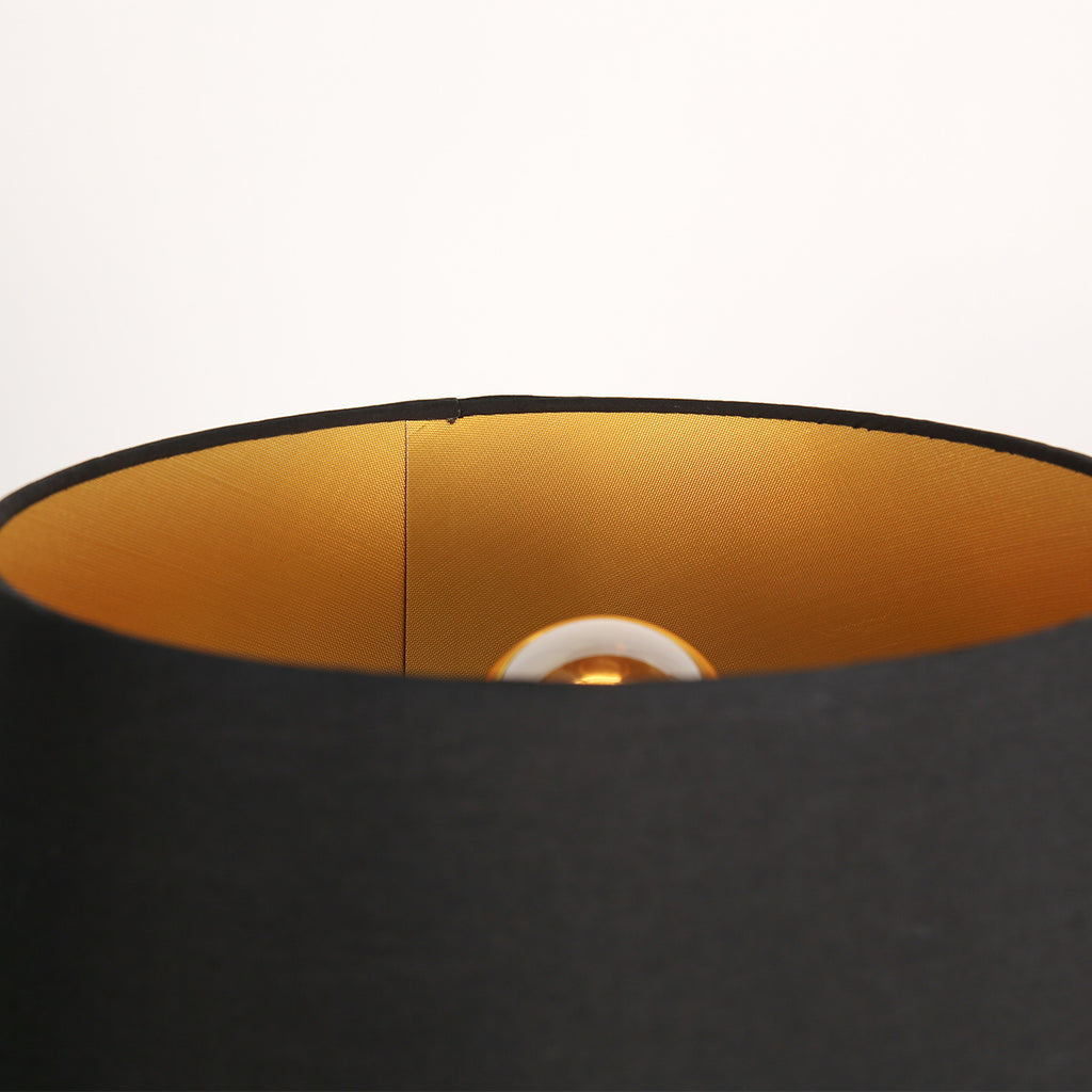 Stehlampe aus Metall in Mattschwarz mit goldfarbenem Schirminneren – H154 cm
