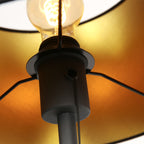 Stehlampe aus Metall in Mattschwarz mit goldfarbenem Schirminneren – H154 cm
