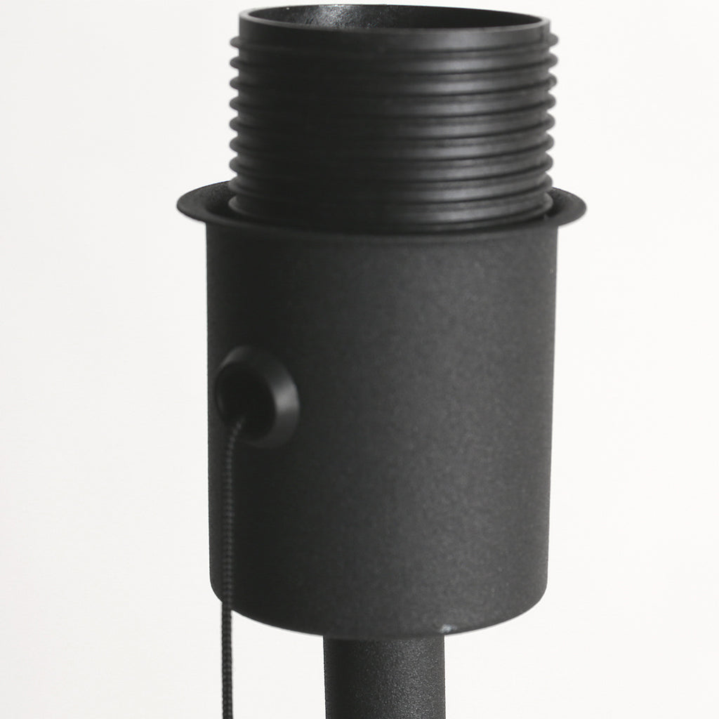 Stehlampe aus Metall in Mattschwarz mit goldfarbenem Schirminneren – H154 cm