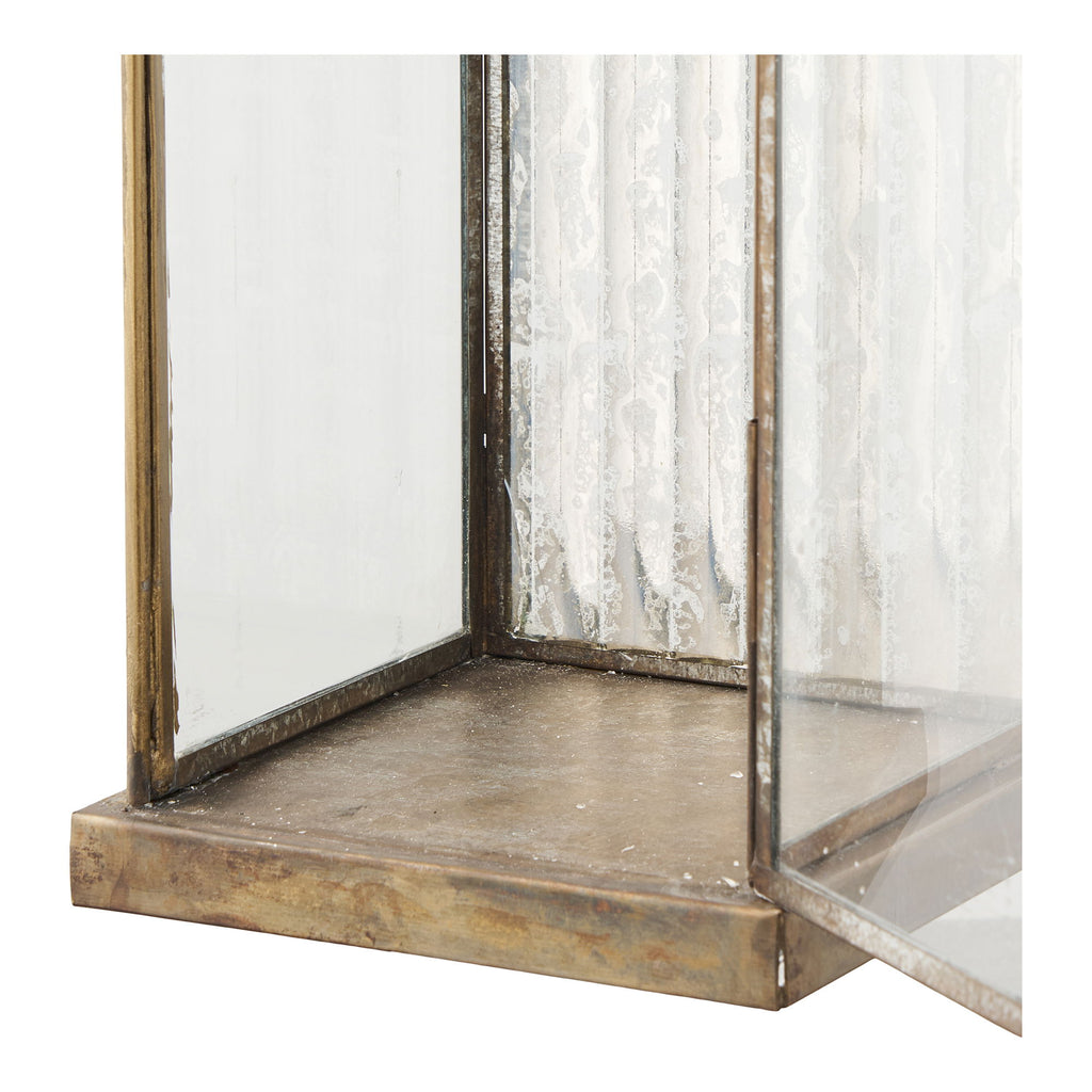 Laterne aus goldfarbenem Metall mit Riffelglas zum Stellen – H60 cm