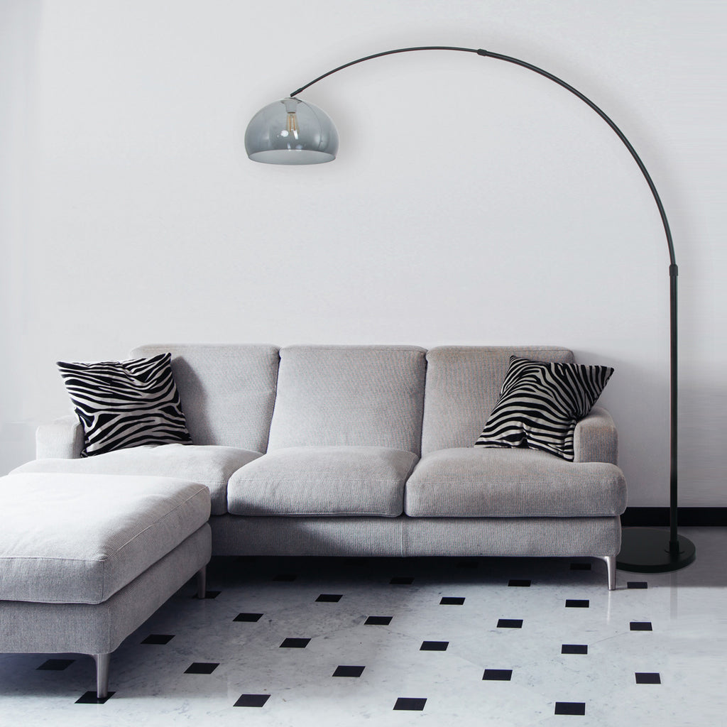 Bogenlampe aus Metall in Schwarz mit Kuppelschirm aus Rauchglas – H230 cm
