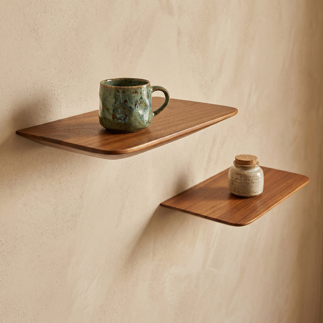 Schwebende Wandregale aus Teak Natur mit abgeschrägten Kanten – 2er-Set