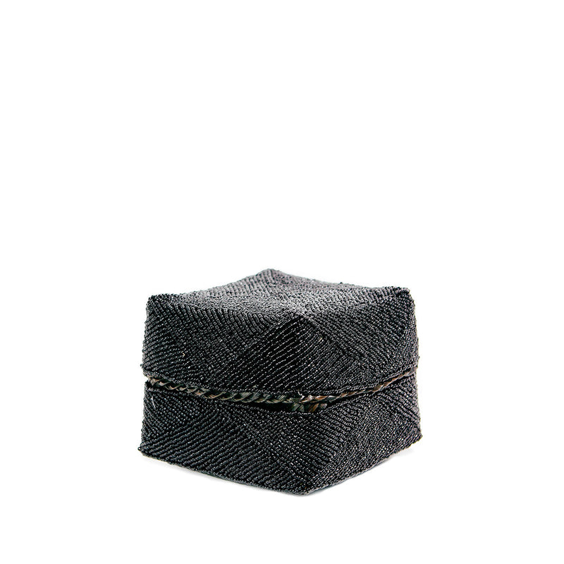 Perlen-Dekodose aus Bambus in Schwarz mit geometrischem Muster und Deckel