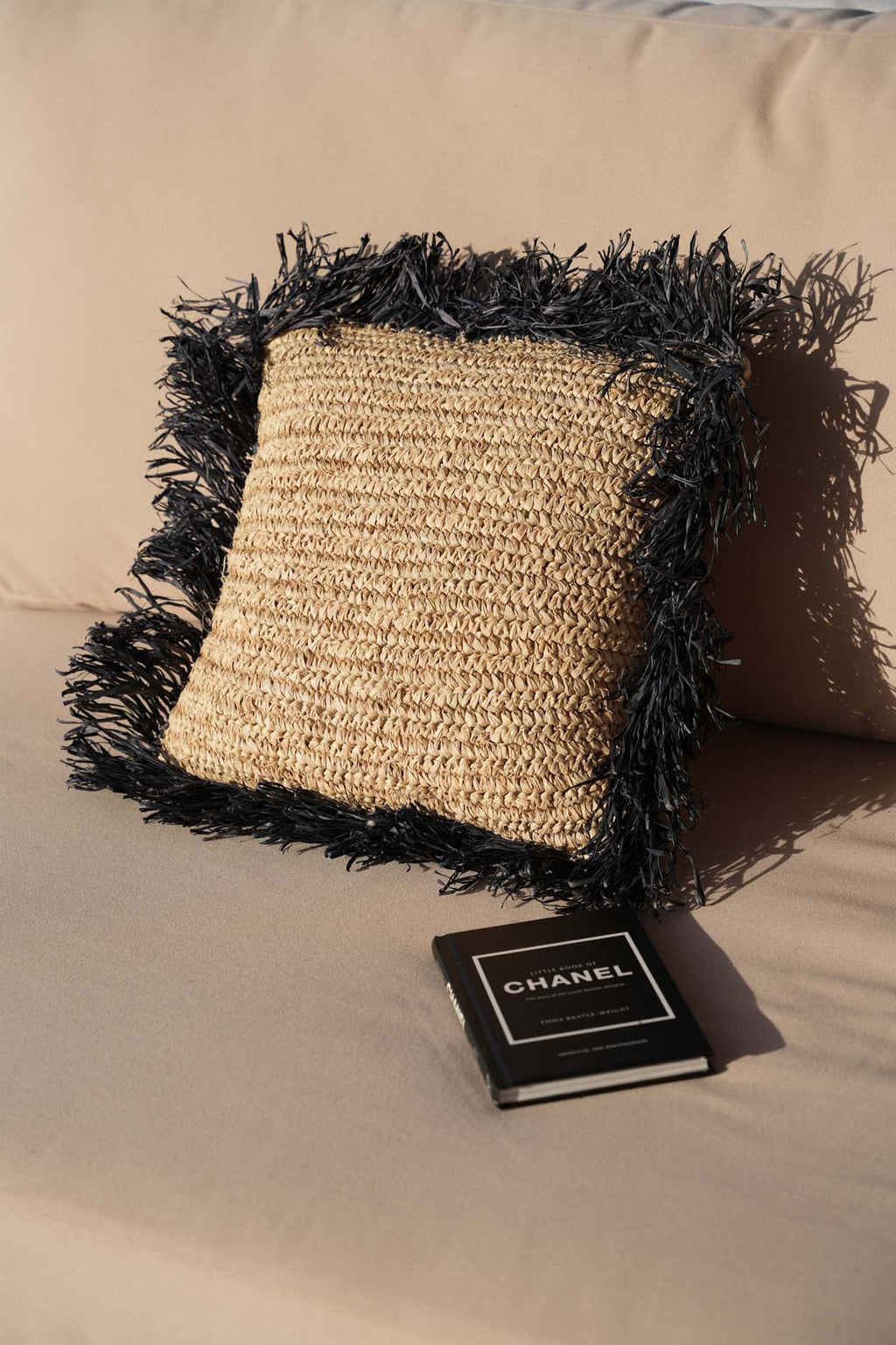 Kissenbezug aus Raffia in Schwarz und Natur - 40x40 cm