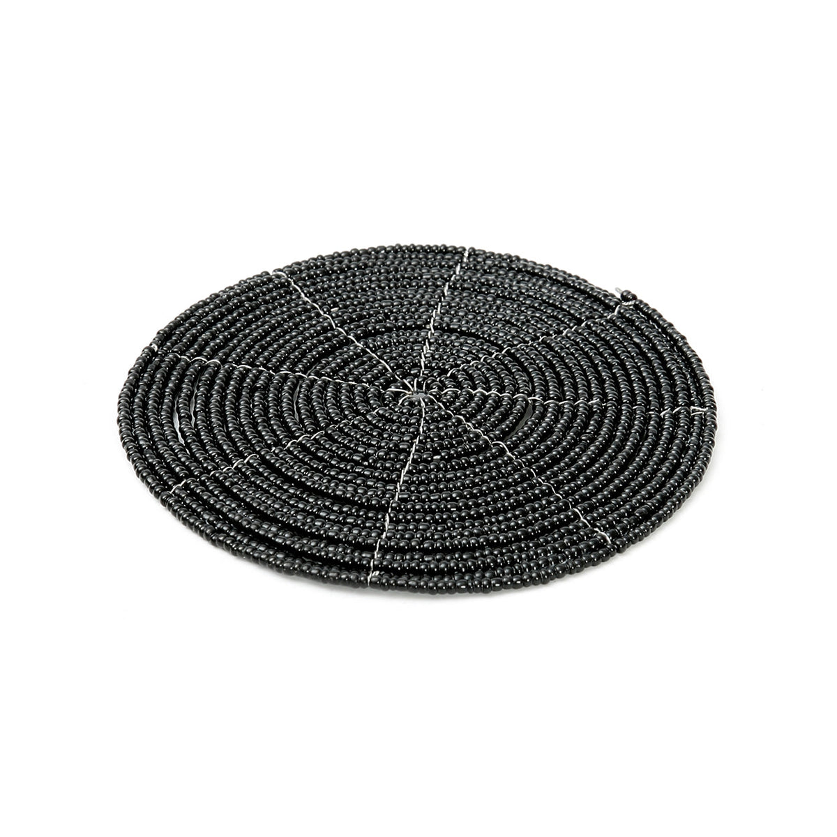 Runder Glasuntersetzer aus schwarzen Perlen mit Spiralmuster