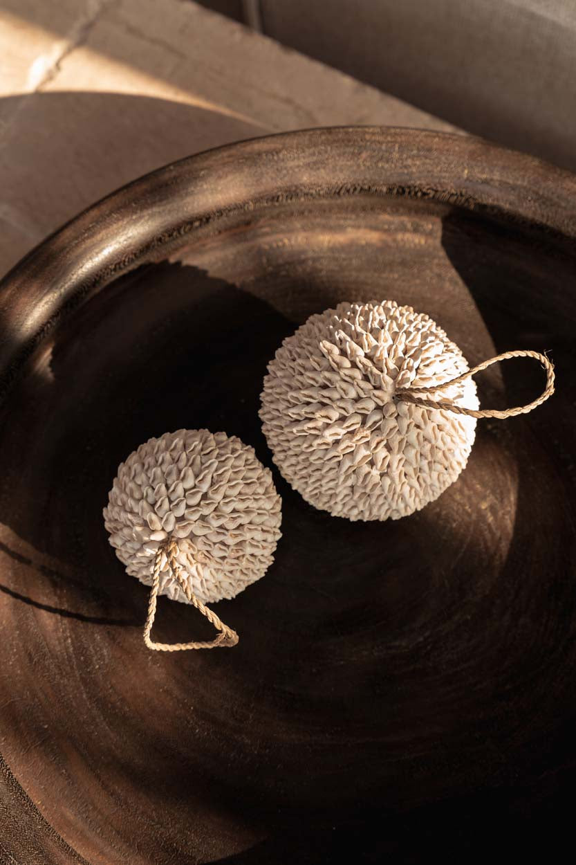 Deko-Kugel aus weißen Muscheln – Ø12 cm