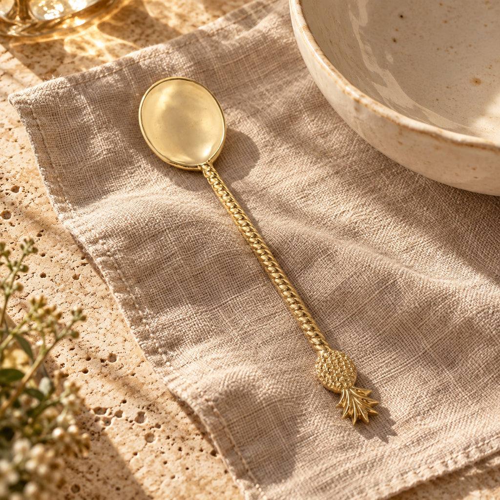 Salatlöffel aus Messing – Ananas-Griff in Gold