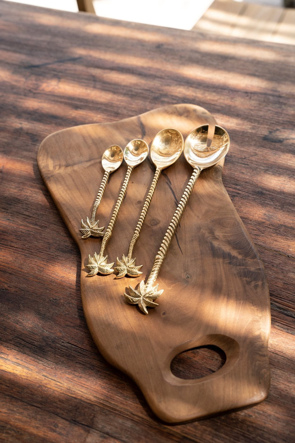 Salatgabel aus Messing in Gold – Palmblatt