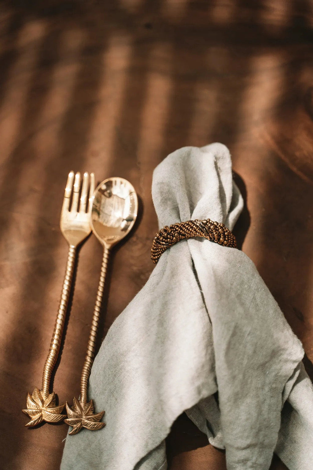 Salatgabel aus Messing in Gold – Palmblatt