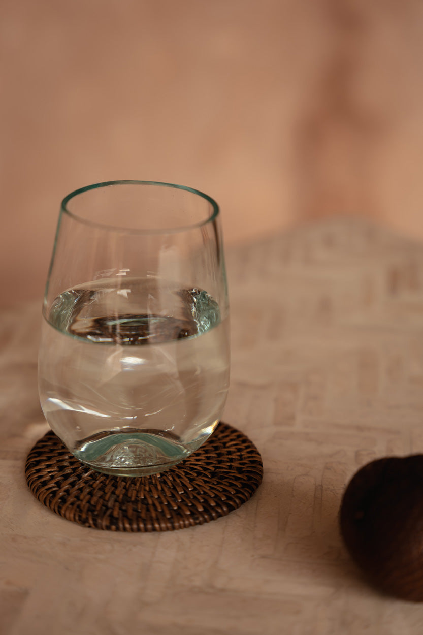 Trinkglas aus recyceltem Glas, transparent – Hellblau-Finish – H11 cm