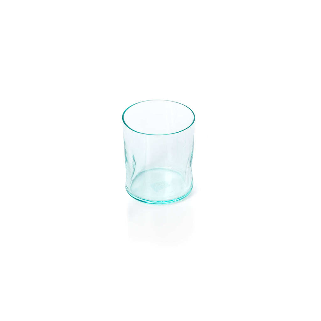 Trinkglas aus recyceltem Glas in Wassergrün, organische Form