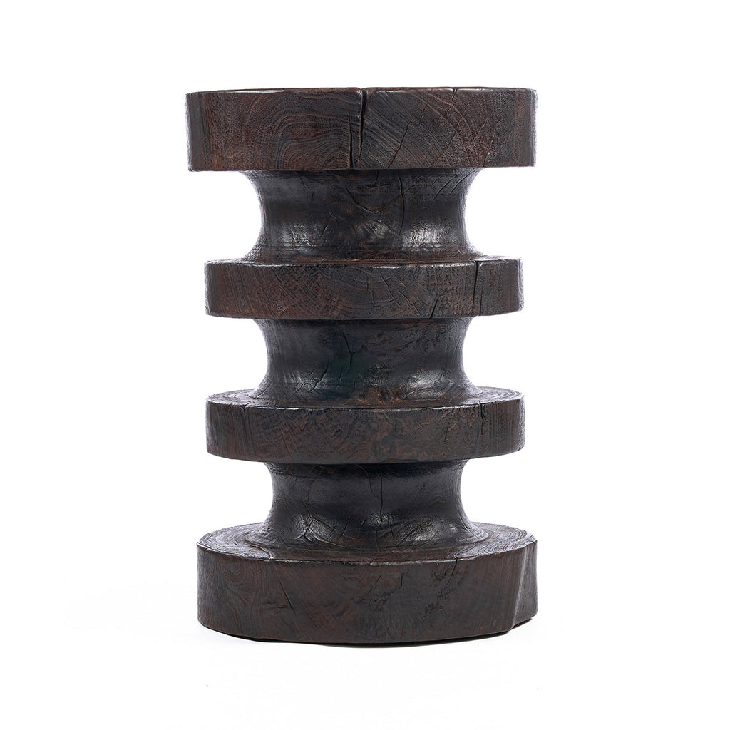 Beistelltisch aus Massivholz in Dunkelbraun, Totem-Optik – H60 cm