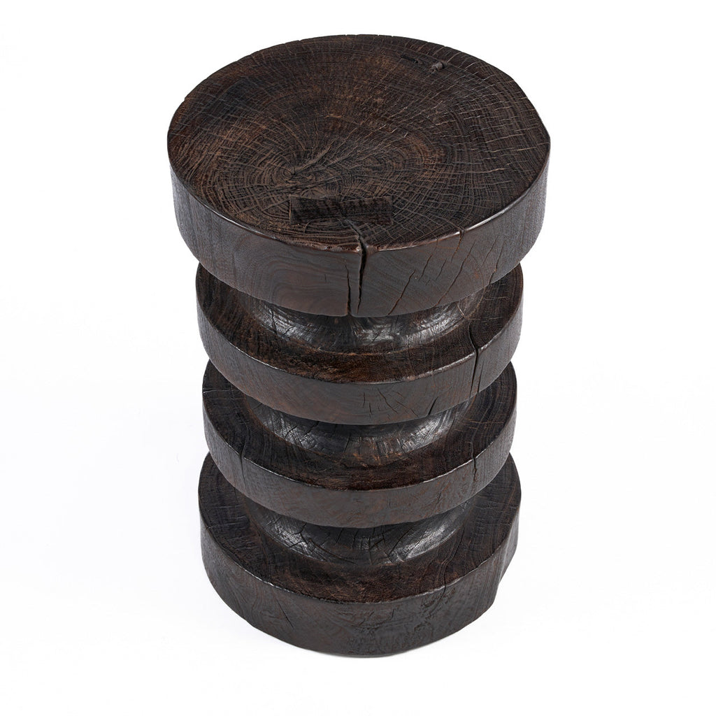 Beistelltisch aus Massivholz in Dunkelbraun, Totem-Optik – H60 cm