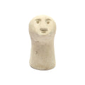 Deko-Figur aus geschnitztem Sandstein – Gesicht in Beige