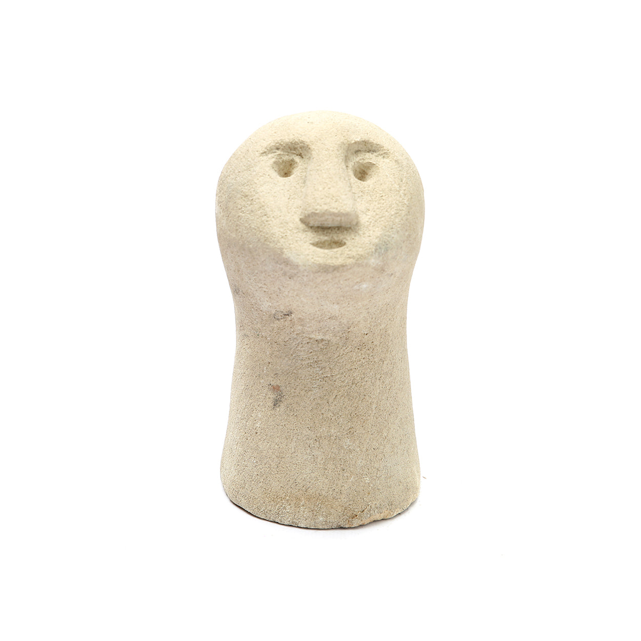 Deko-Figur aus geschnitztem Sandstein – Gesicht in Beige