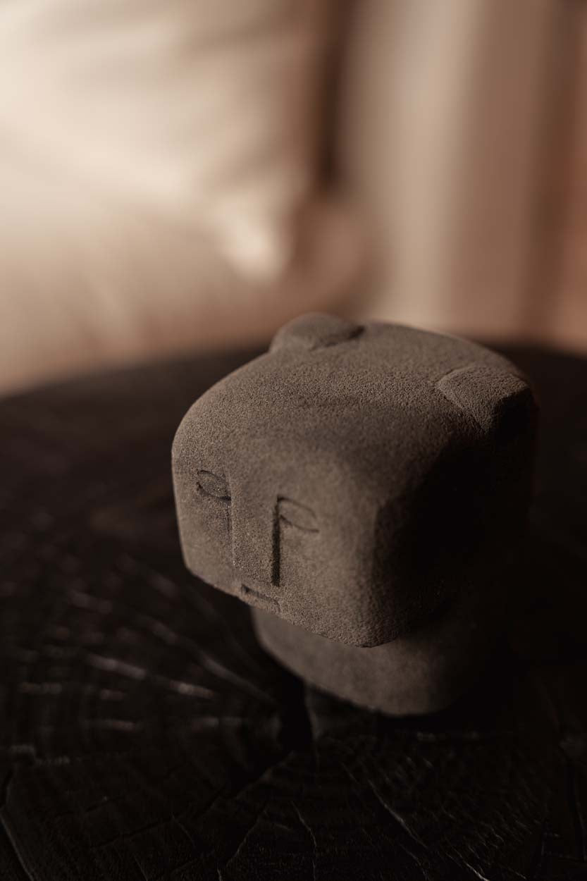 Deko-Skulptur aus grauem Stein - 9x6 cm