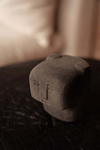 Deko-Skulptur aus grauem Stein - 9x6 cm
