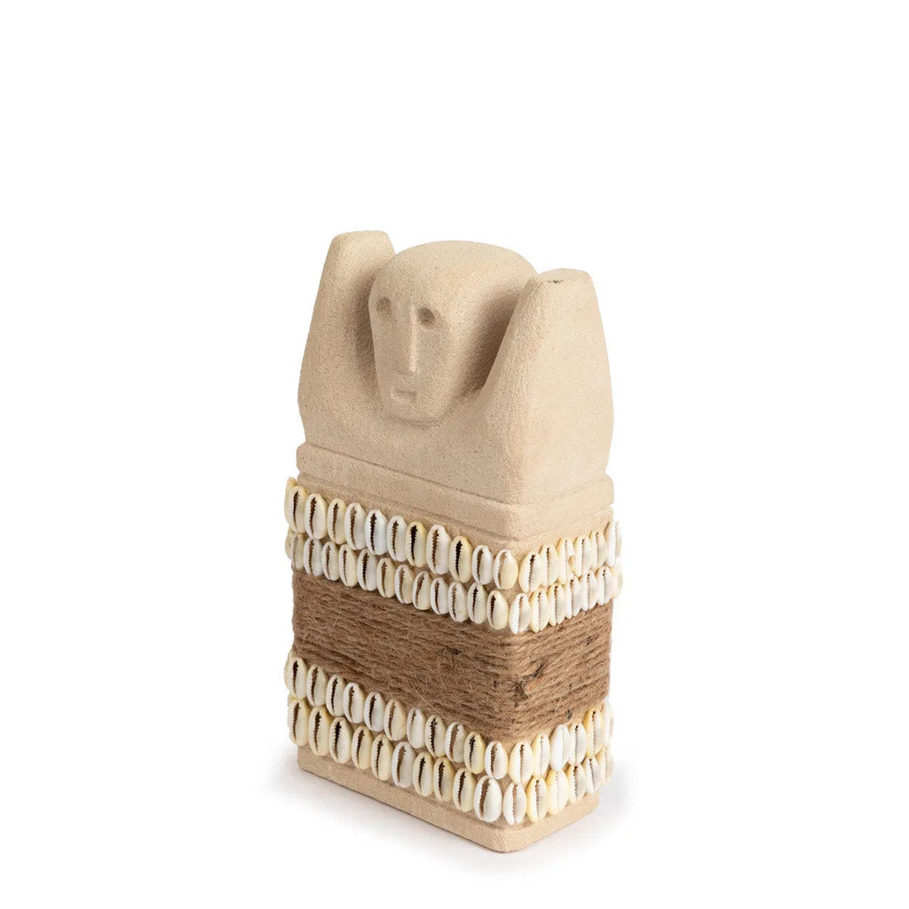 Statue Sumba-Stein aus Sandstein in Beige mit Muscheln