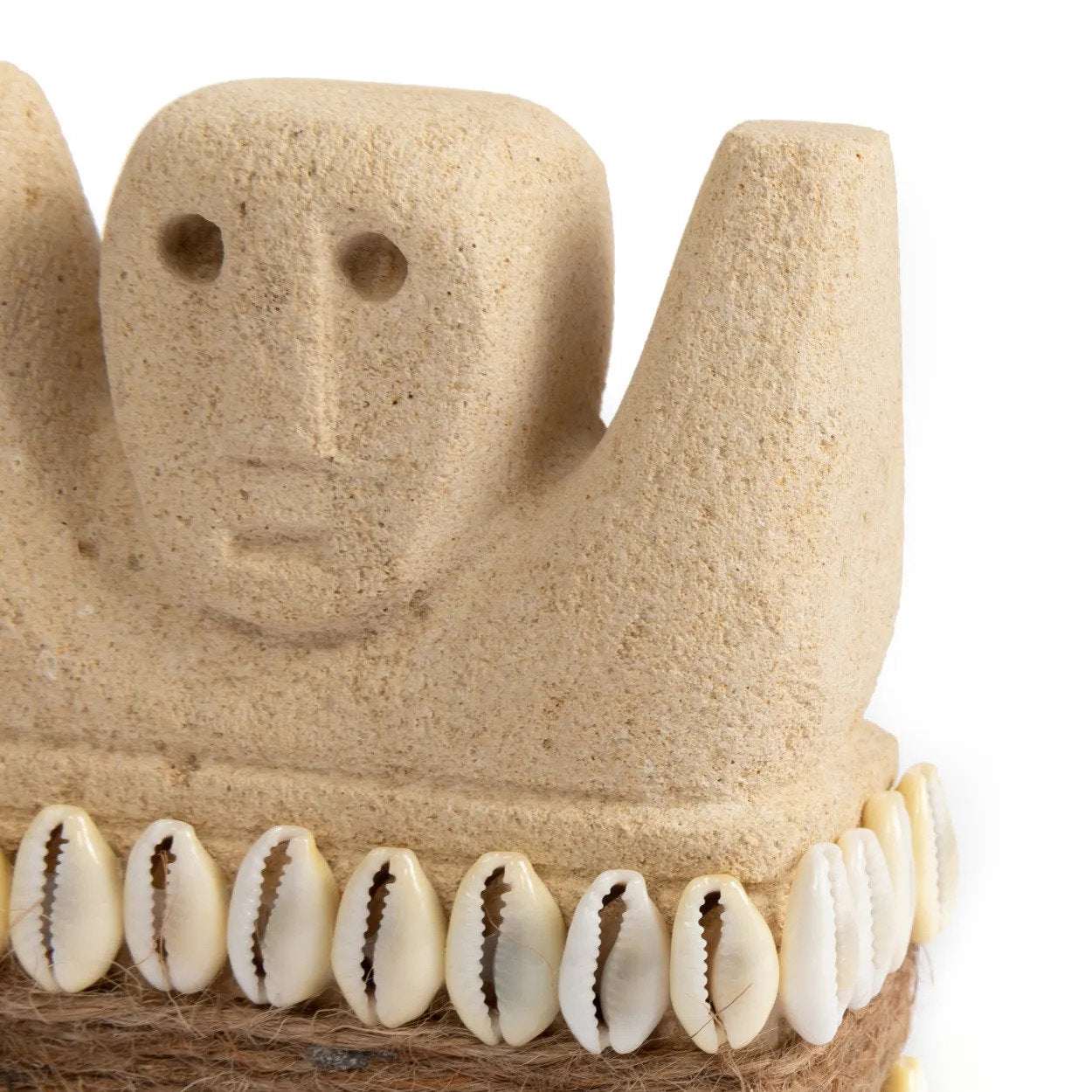 Statue aus Sumba-Stein mit Gesicht aus Natursandstein - 10 cm
