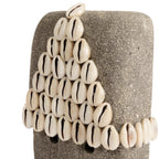 Sumba-Stein aus grauem Sandstein, handgeschnitzt mit weißen Muscheln