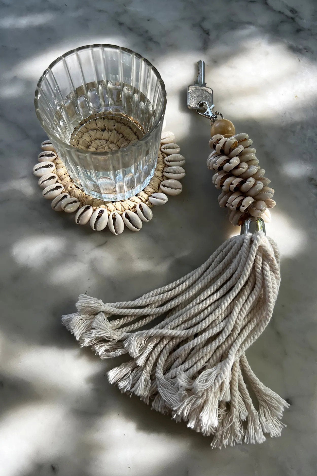 Untersetzer rund aus Raffia mit Muscheln - Ø13 cm